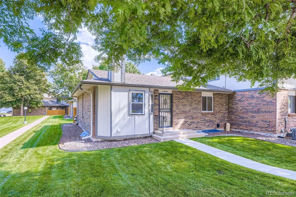 1868 S Ammons Street Lakewood CO 80232