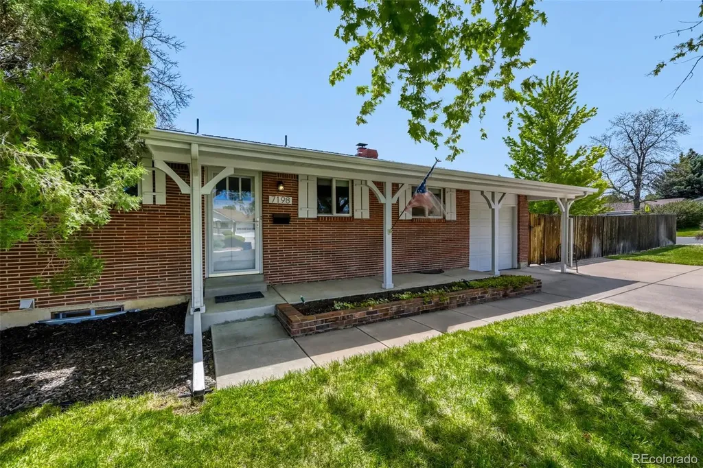 7198 S Logan Street Centennial CO 80122