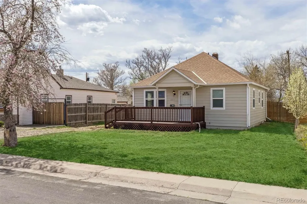 2037 Geneva Street Aurora CO 80010