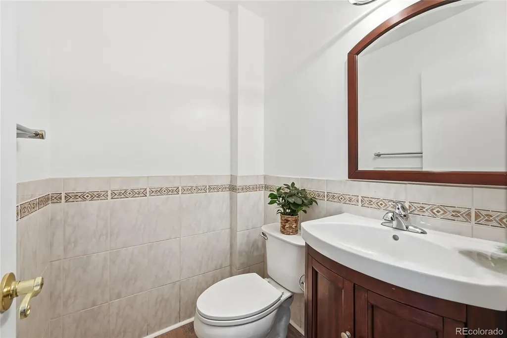 2770 S Heather Gardens Way Aurora CO 80014