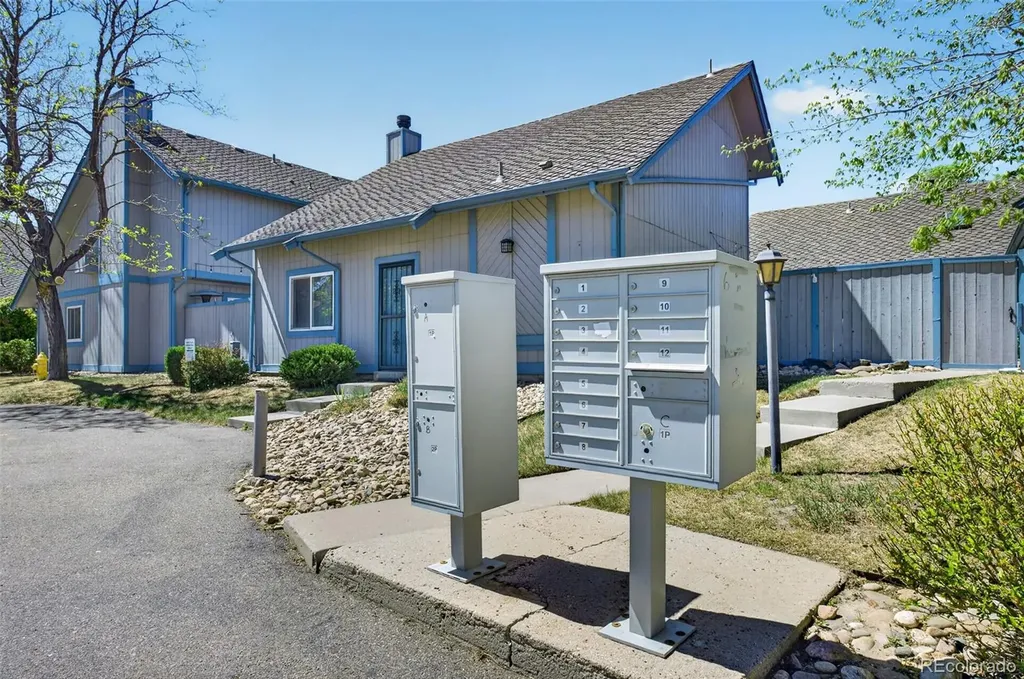 2419 S Worchester Court Aurora CO 80014