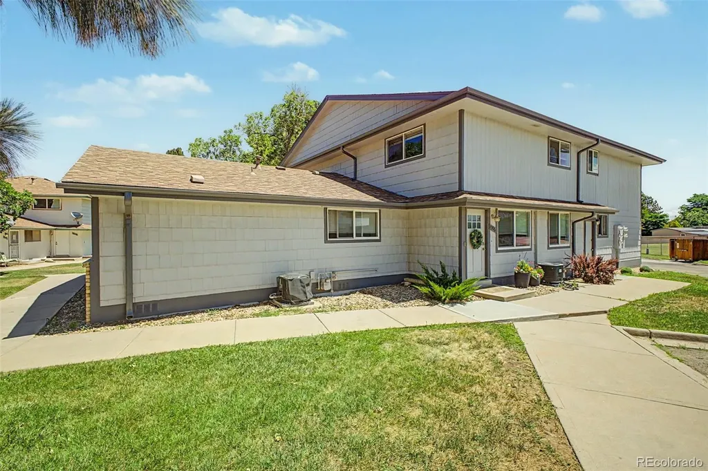 1182 S Eagle Circle Aurora CO 80012
