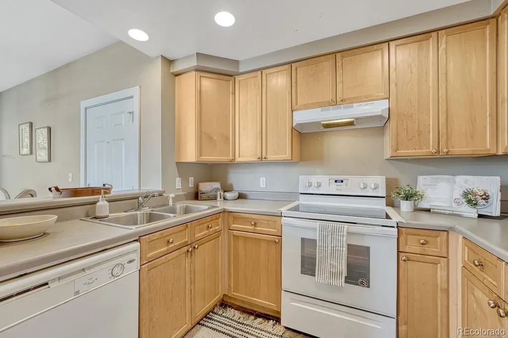 2818 Syracuse Street Denver CO 80238