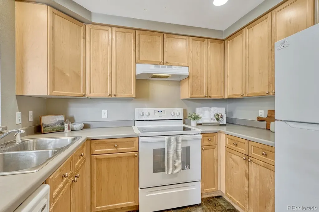 2818 Syracuse Street Denver CO 80238