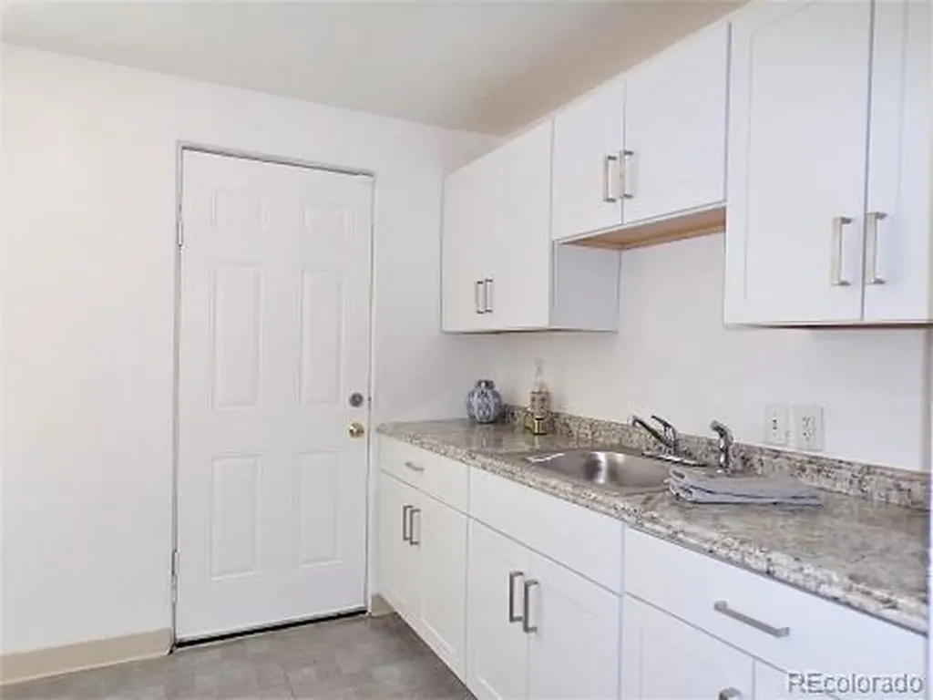 1129 Dallas Street Aurora CO 80010