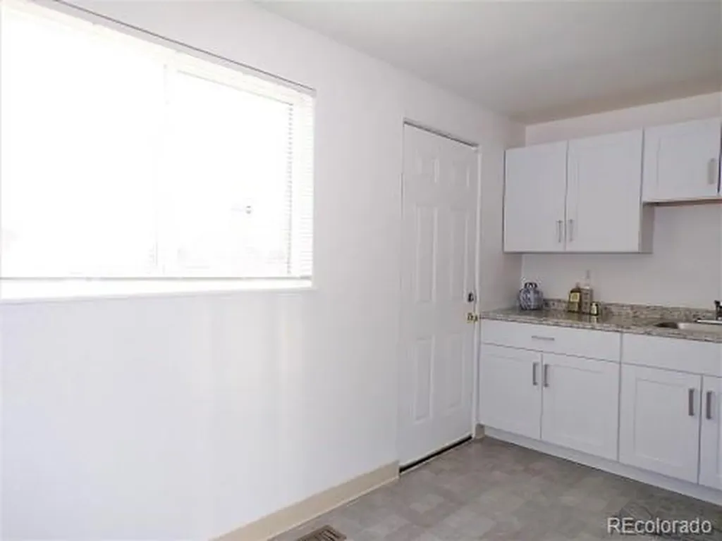1129 Dallas Street Aurora CO 80010