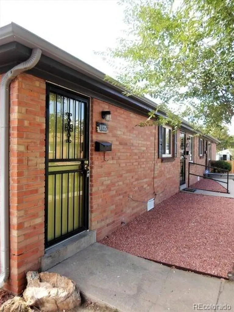 1129 Dallas Street Aurora CO 80010