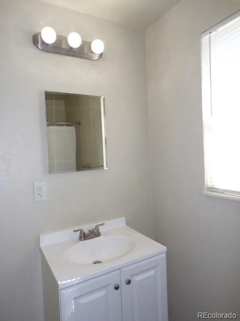 1129 Dallas Street Aurora CO 80010