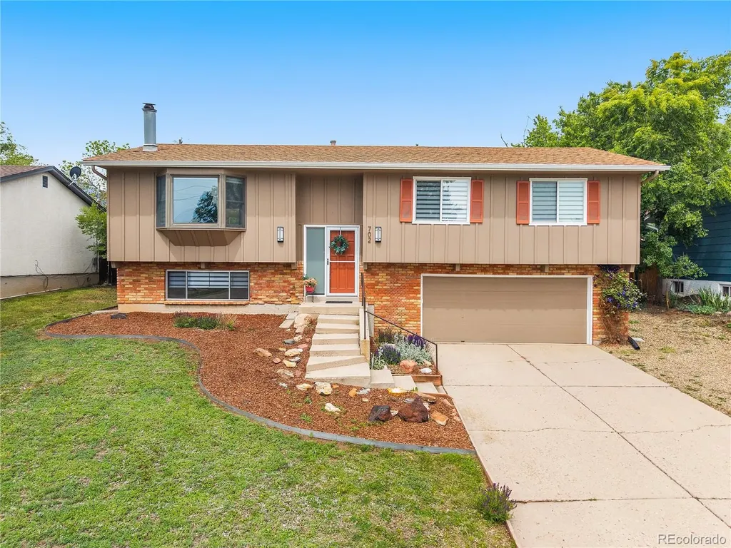 702 Paradise Lane Colorado Springs CO 80904