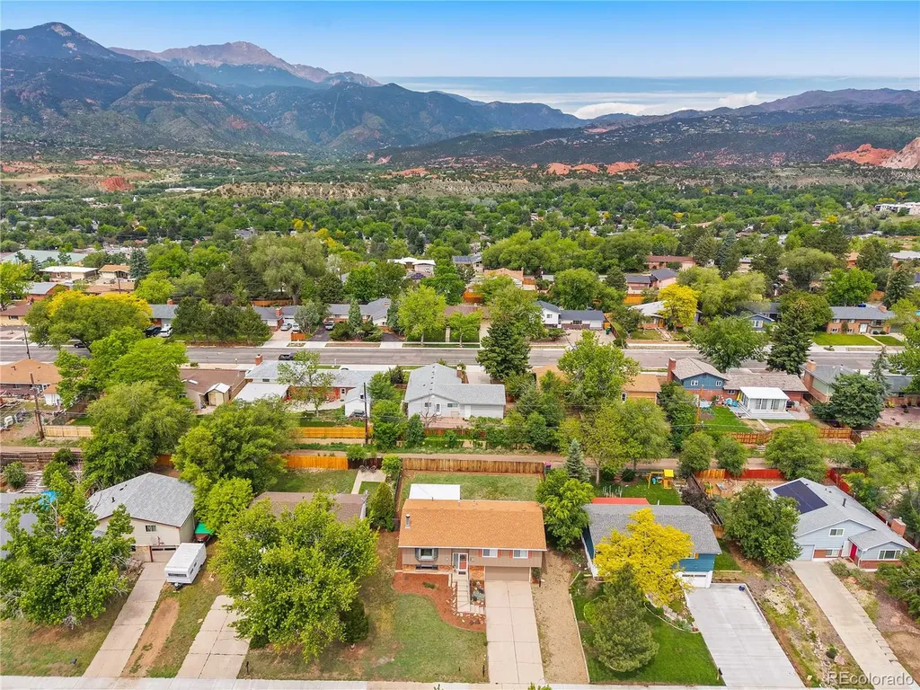 702 Paradise Lane Colorado Springs CO 80904