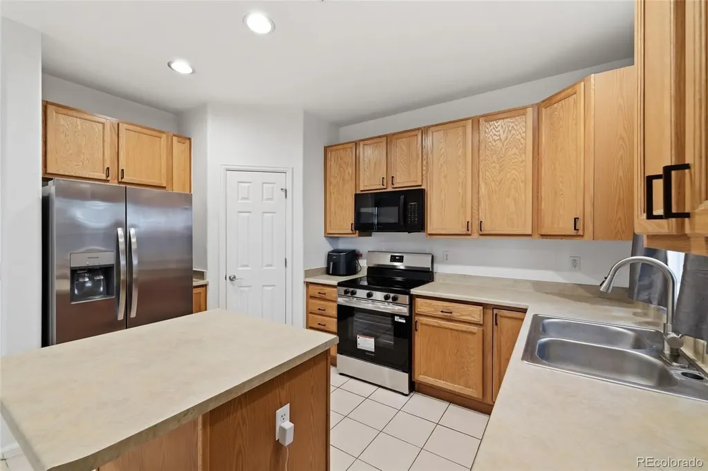 111 Granby Way Aurora CO 80011