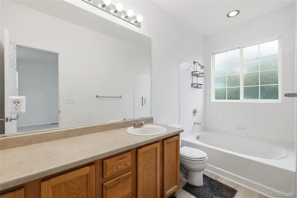 111 Granby Way Aurora CO 80011