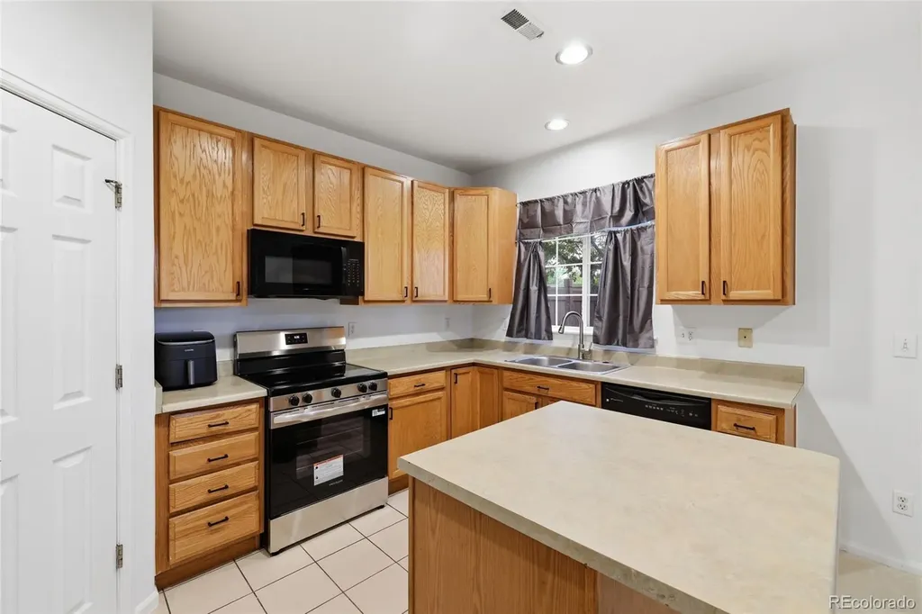 111 Granby Way Aurora CO 80011