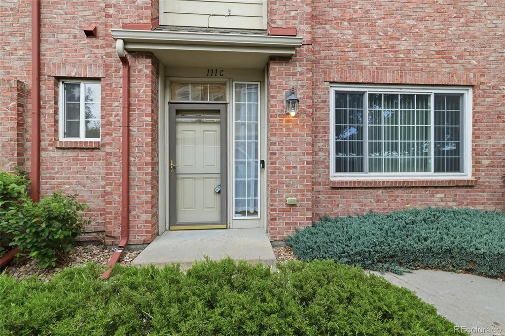 111 Granby Way Aurora CO 80011