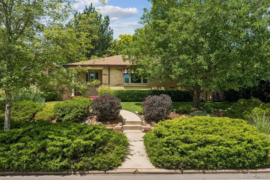 2835 Dahlia Street Denver CO 80207