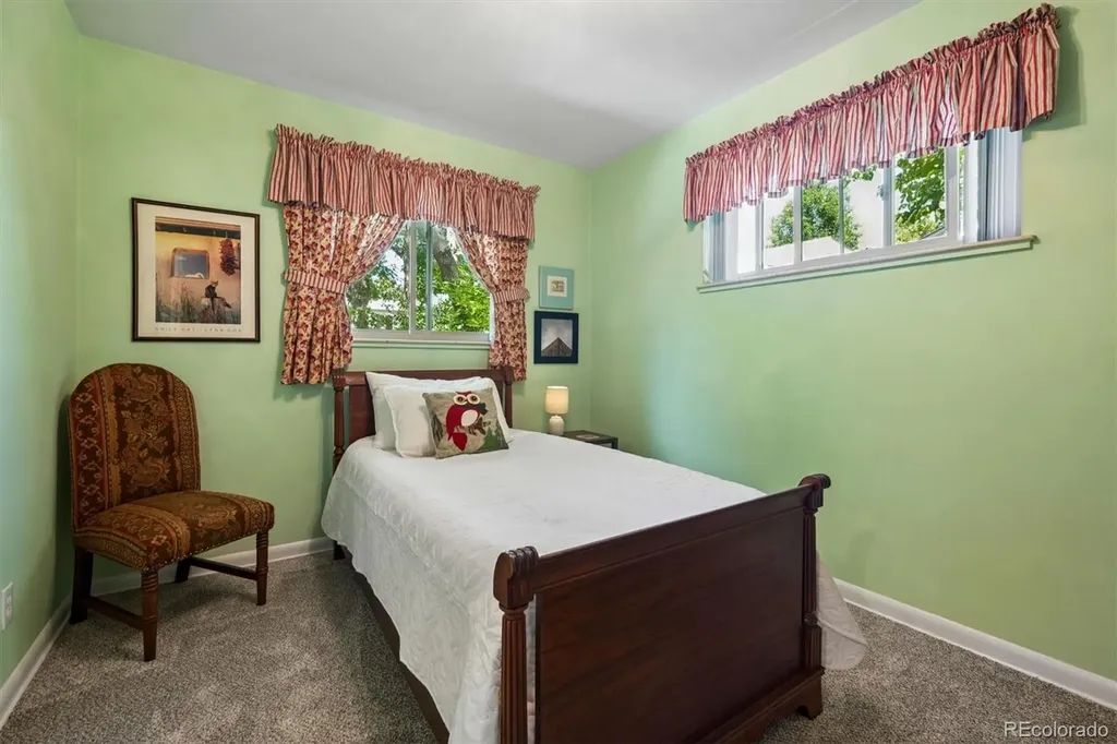 2835 Dahlia Street Denver CO 80207