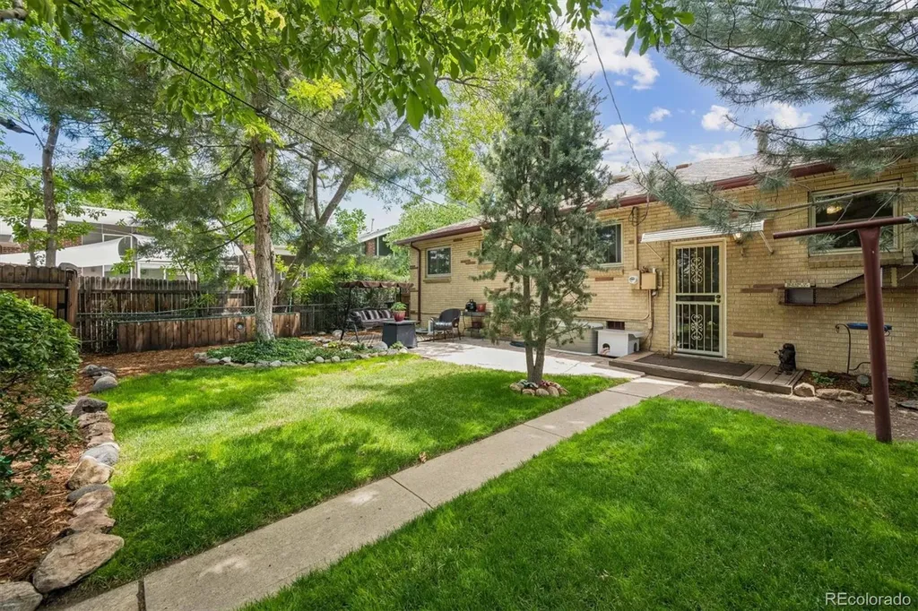 2835 Dahlia Street Denver CO 80207