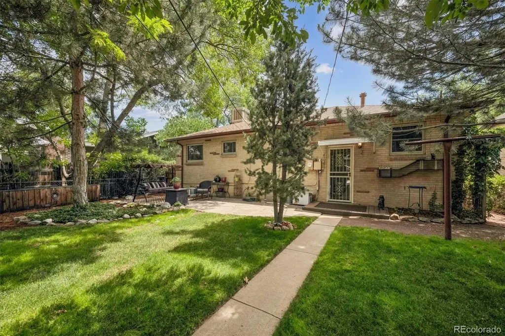 2835 Dahlia Street Denver CO 80207