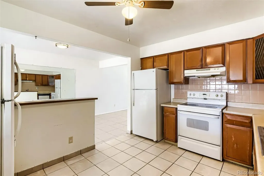 392 S Peoria Circle Aurora CO 80012