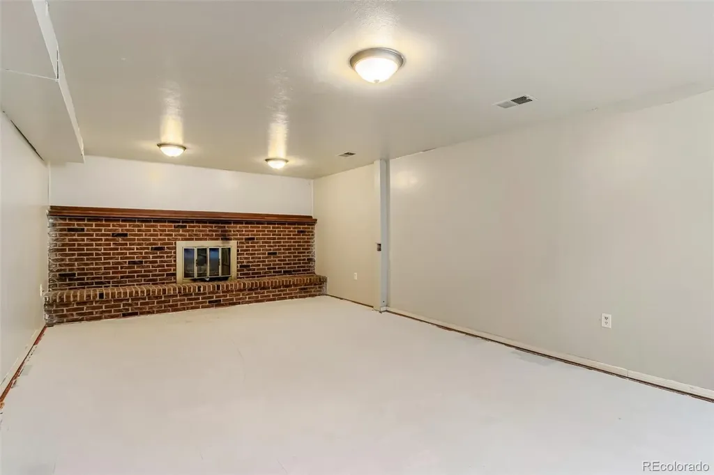 392 S Peoria Circle Aurora CO 80012
