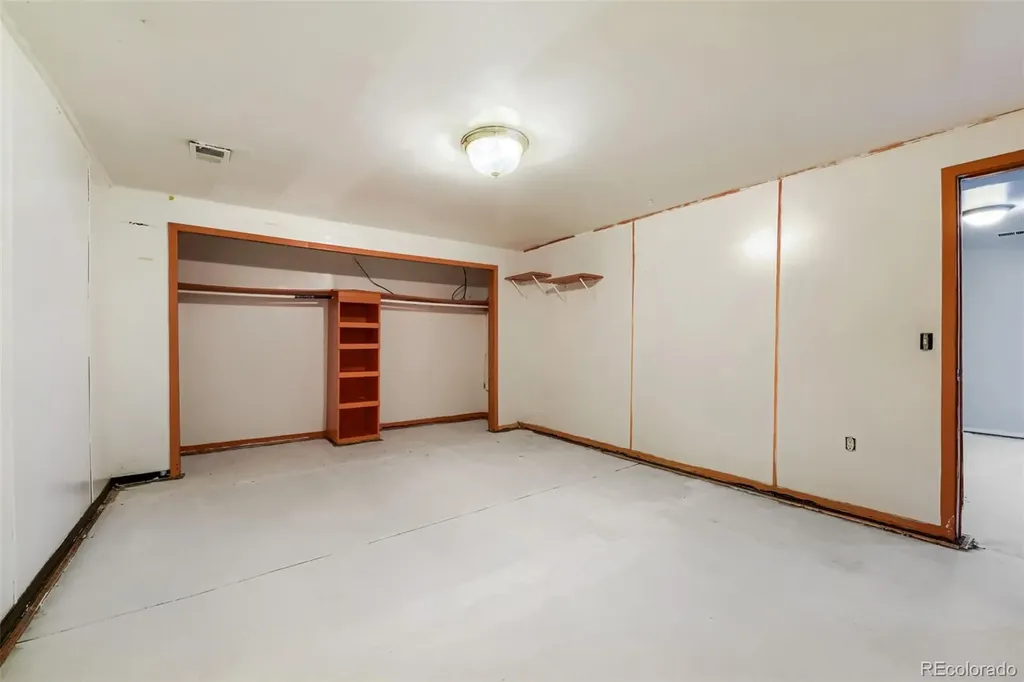 392 S Peoria Circle Aurora CO 80012