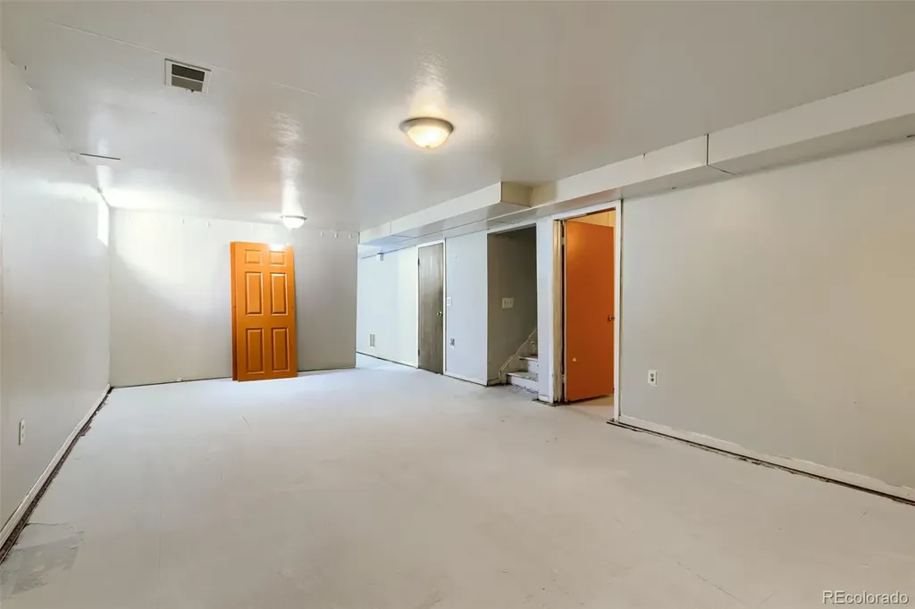 392 S Peoria Circle Aurora CO 80012