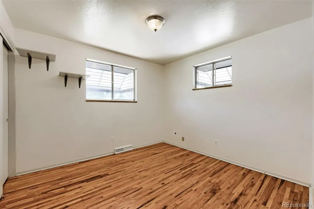 392 S Peoria Circle Aurora CO 80012
