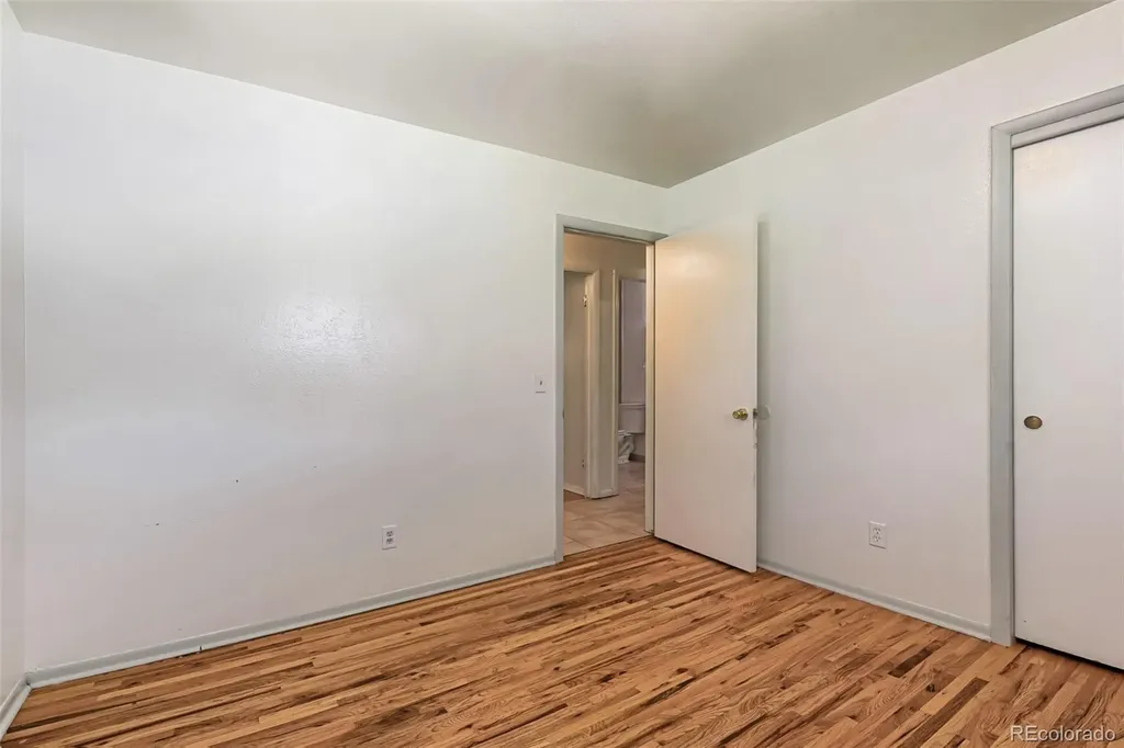 392 S Peoria Circle Aurora CO 80012