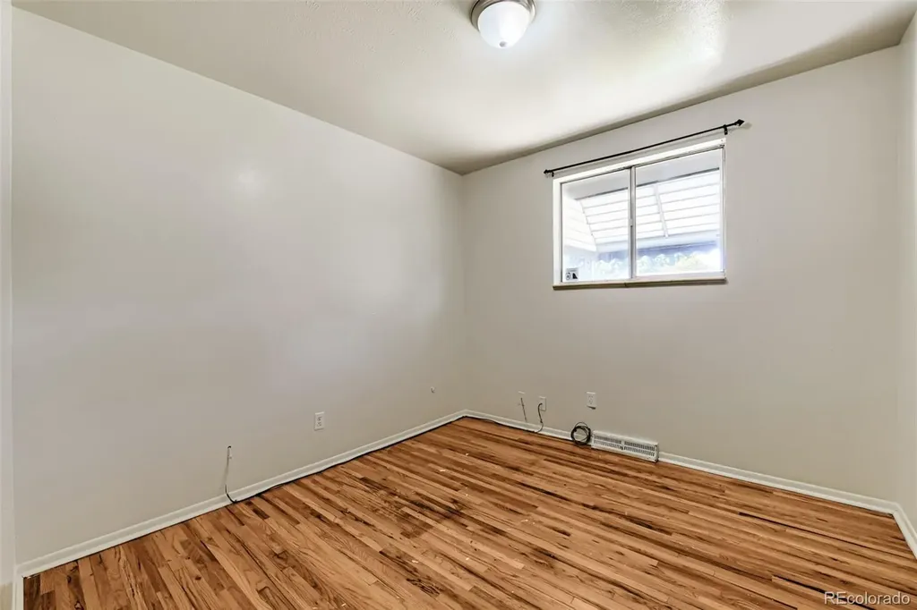 392 S Peoria Circle Aurora CO 80012