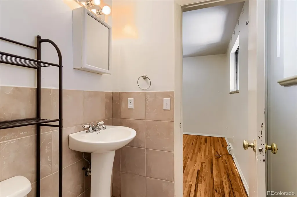 392 S Peoria Circle Aurora CO 80012