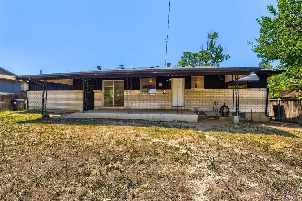 392 S Peoria Circle Aurora CO 80012