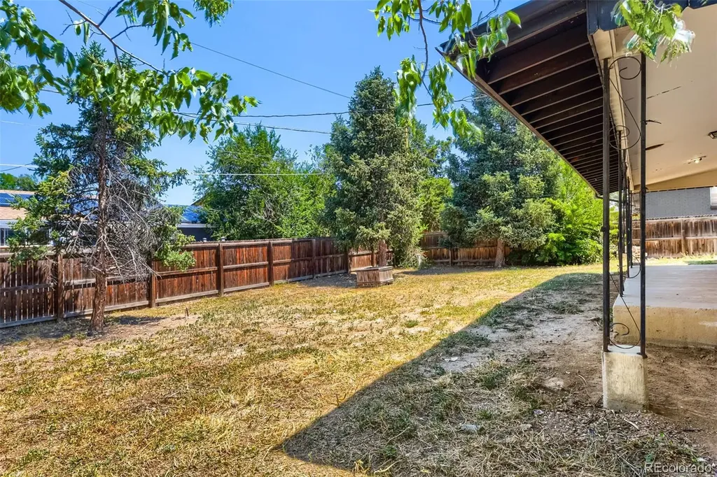 392 S Peoria Circle Aurora CO 80012