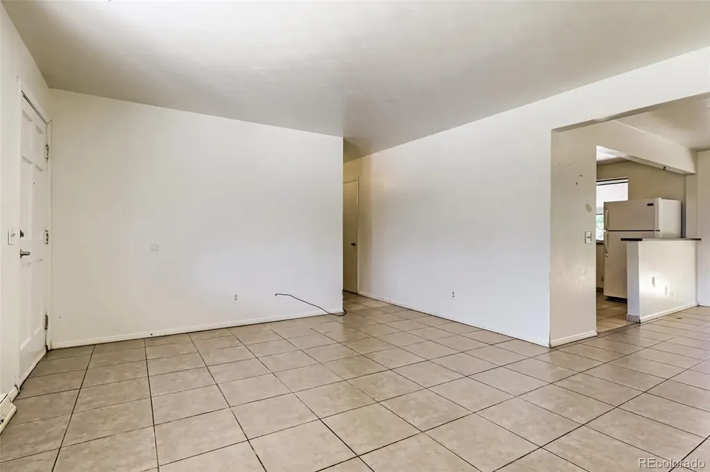 392 S Peoria Circle Aurora CO 80012