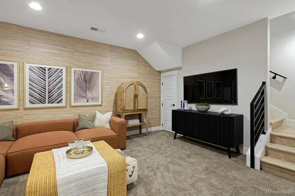 2866 S S. Machebeuf Court Denver CO 80236
