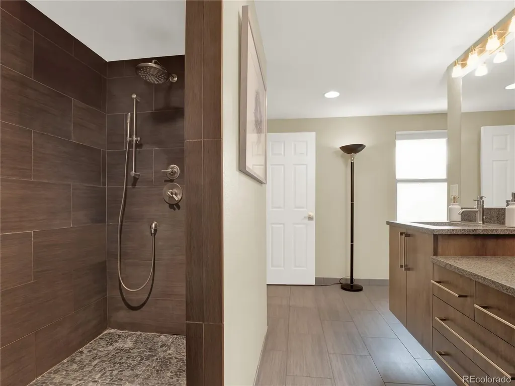 7958 S Roslyn Way Centennial CO 80112