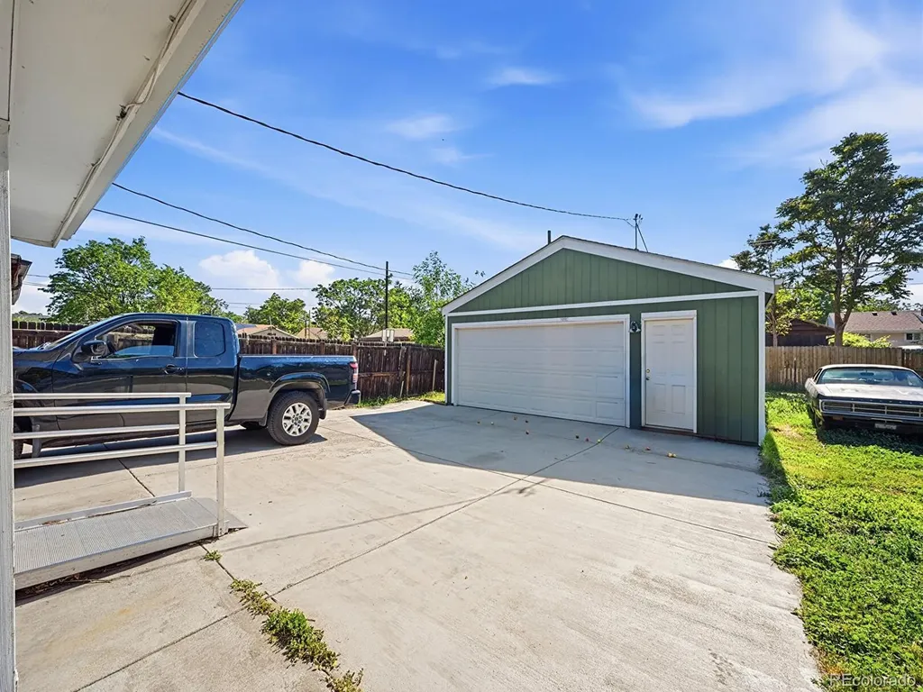 6460 Glencoe Street Commerce City CO 80022