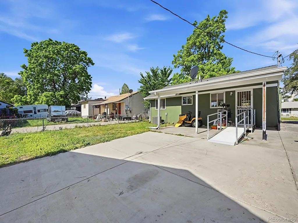 6460 Glencoe Street Commerce City CO 80022