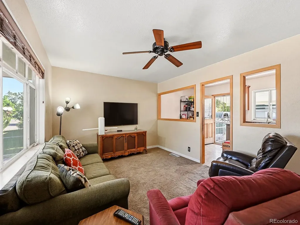 6460 Glencoe Street Commerce City CO 80022