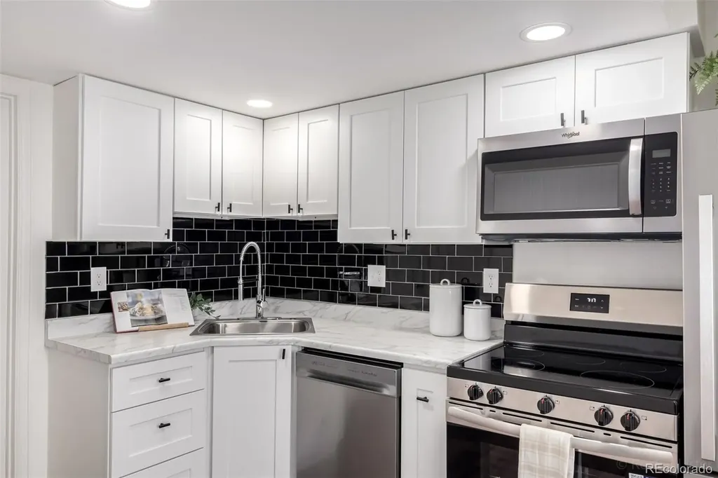 1885 S Quebec Way Denver CO 80231