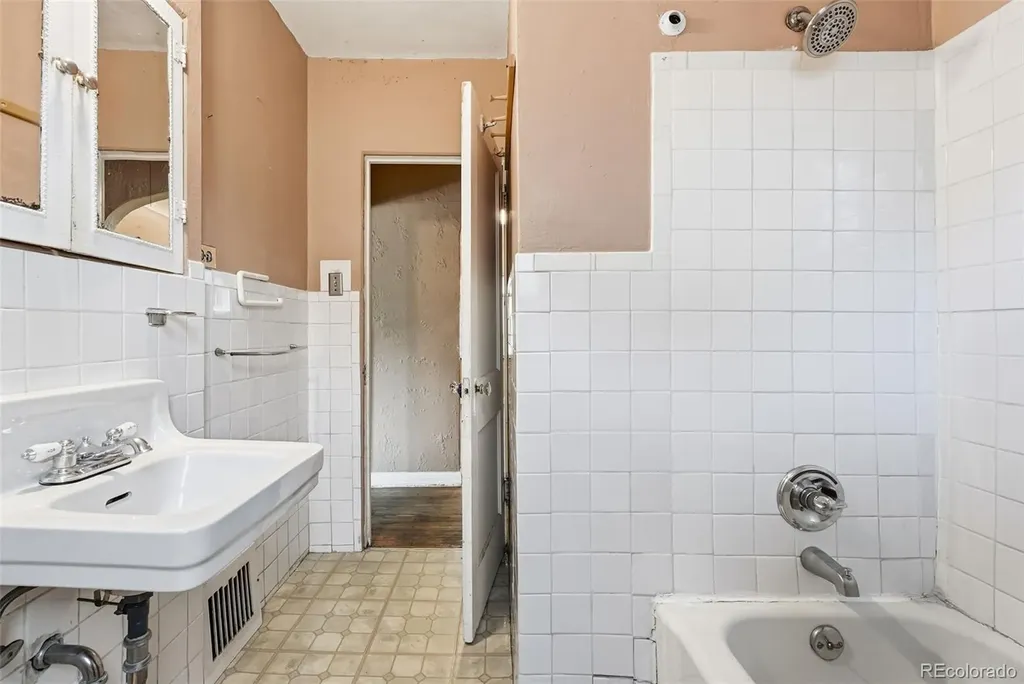 2661 N Glencoe Street Denver CO 80207