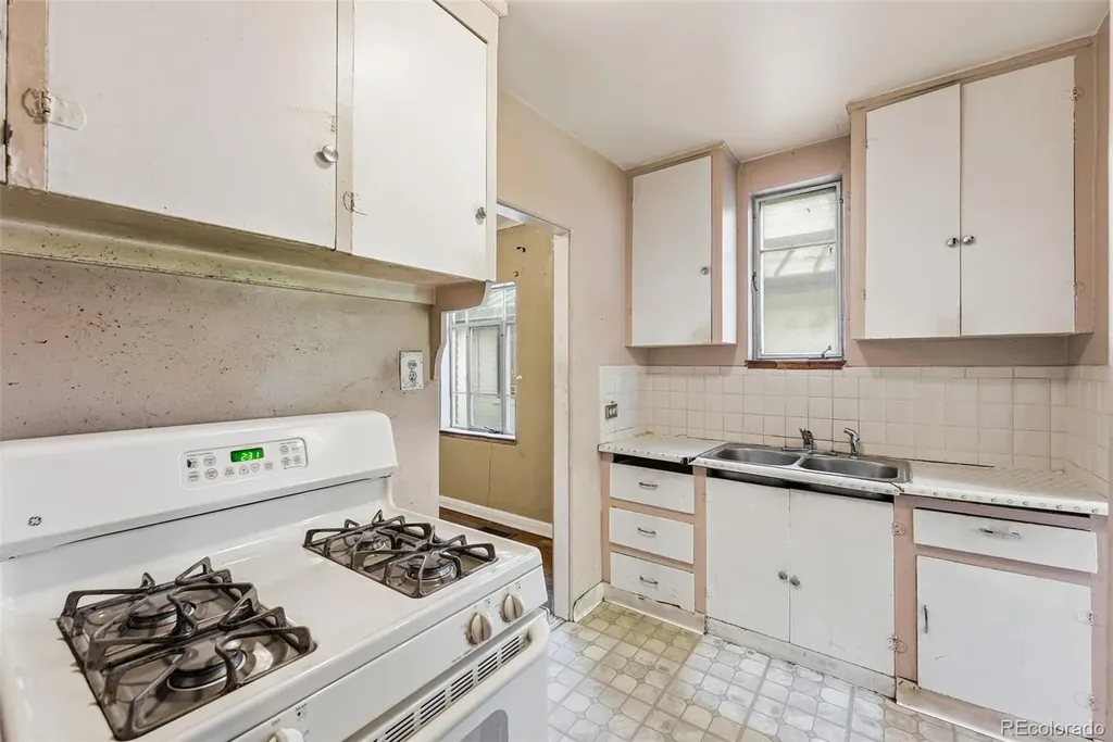 2661 N Glencoe Street Denver CO 80207