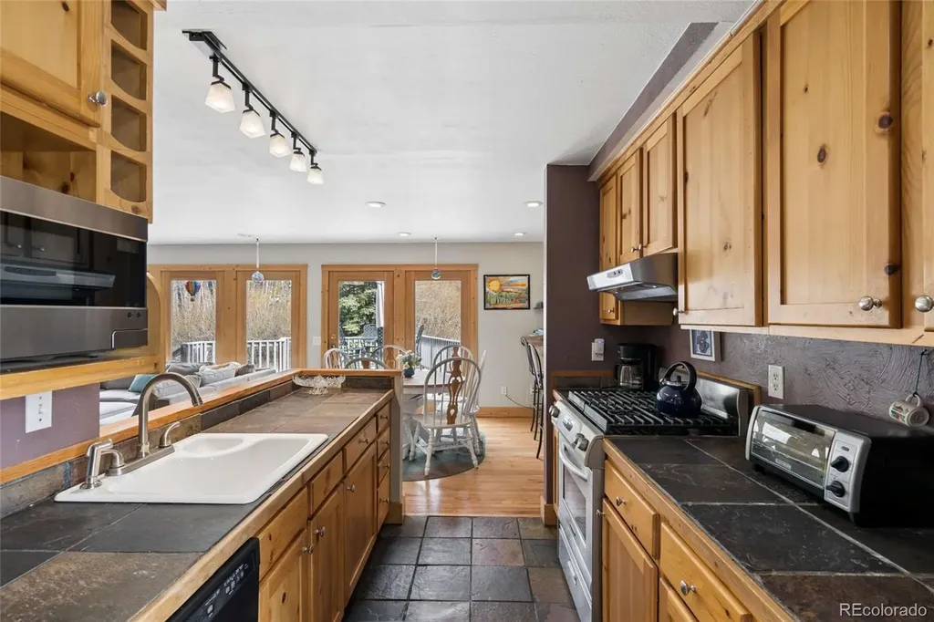 609 W 4th Street Nederland CO 80466