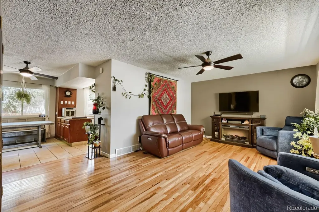 4 Seattle Lane Longmont CO 80501