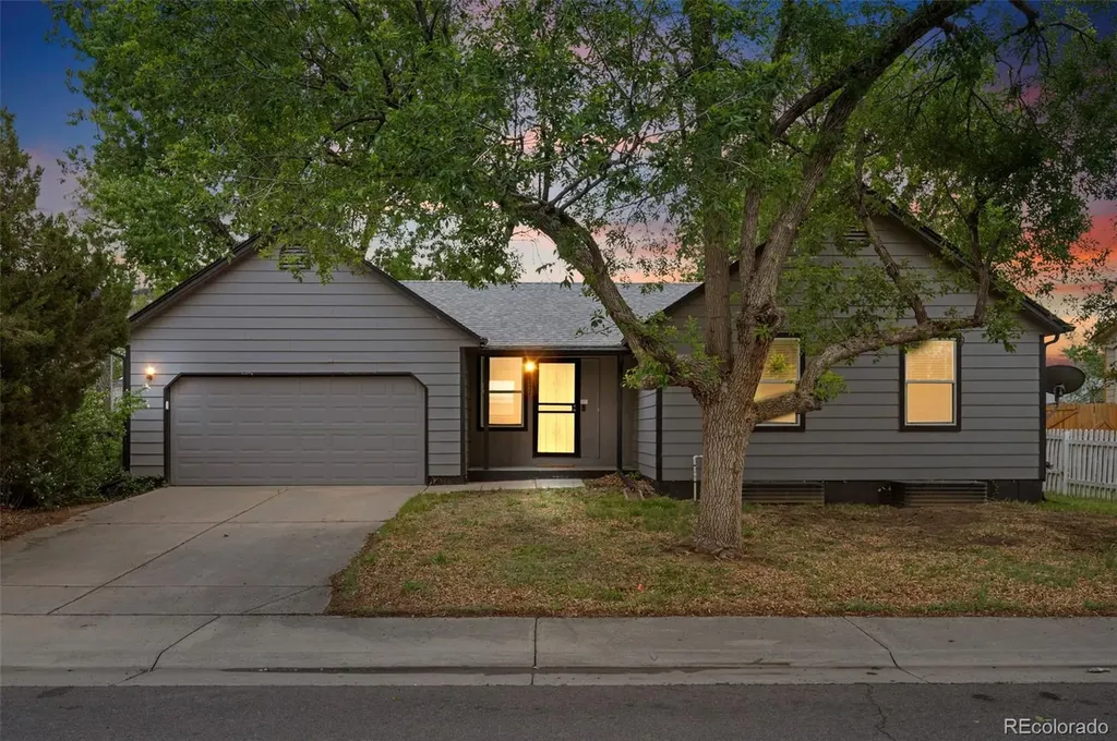 4432 Elkhart Street Denver CO 80239