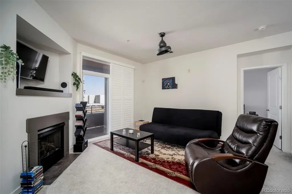 Denver CO, 4100 Albion Street, Unit 319