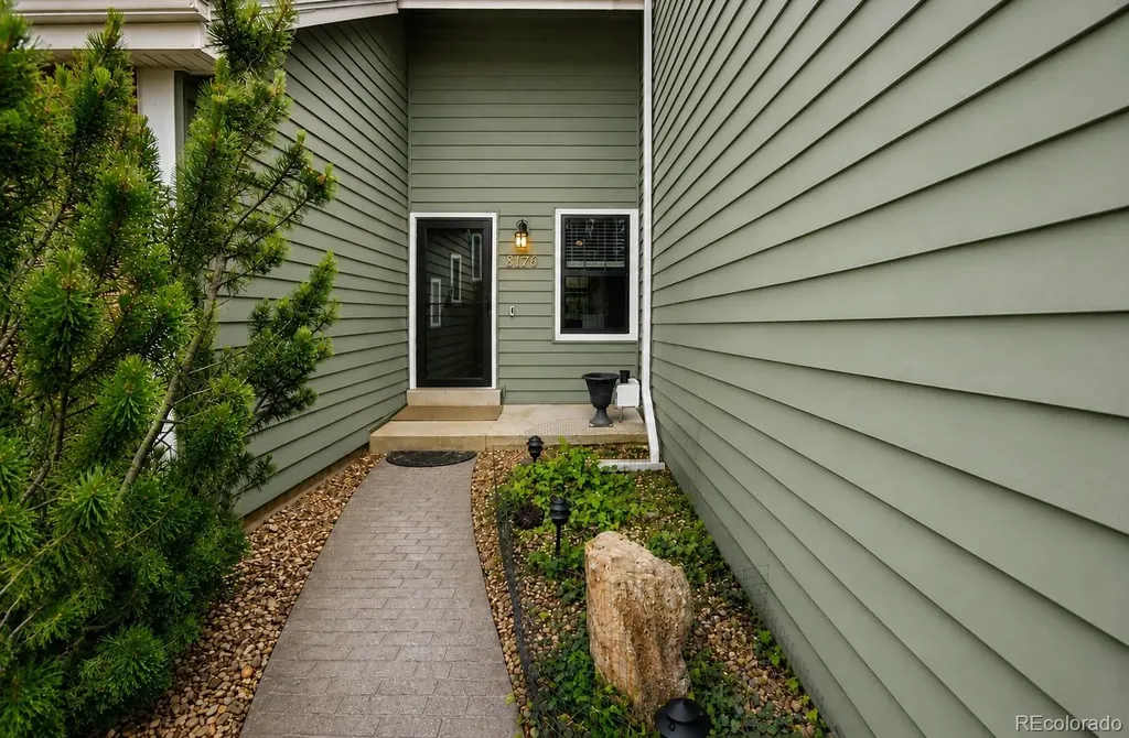 8176 S Newport Way Centennial CO 80112