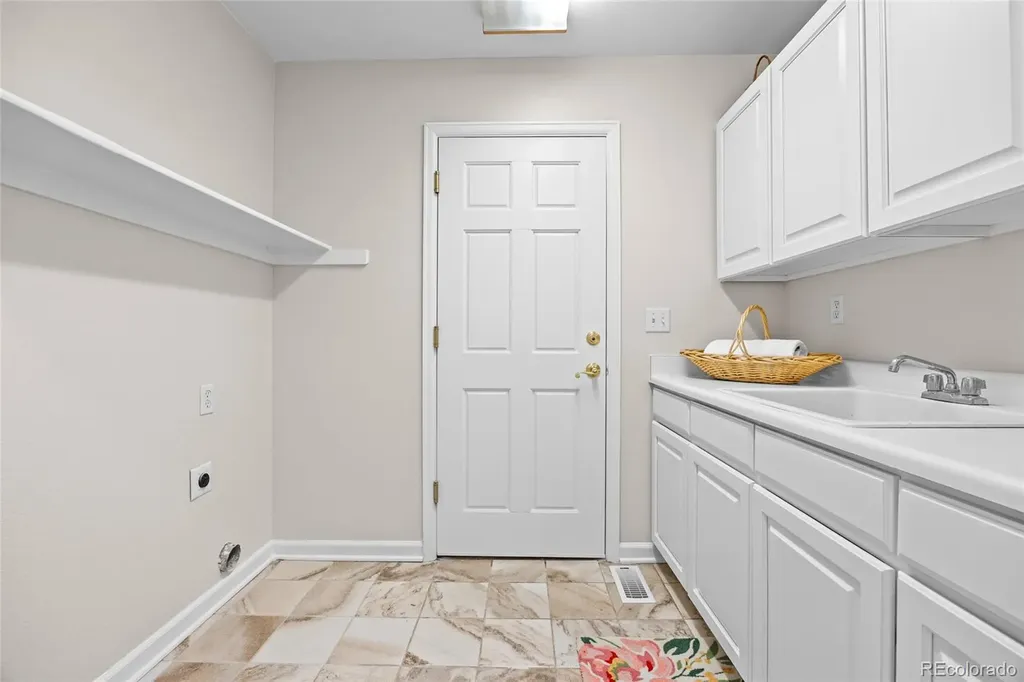 5807 S Espana Street Aurora CO 80015