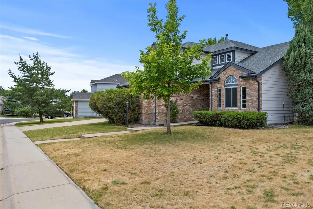 5807 S Espana Street Aurora CO 80015