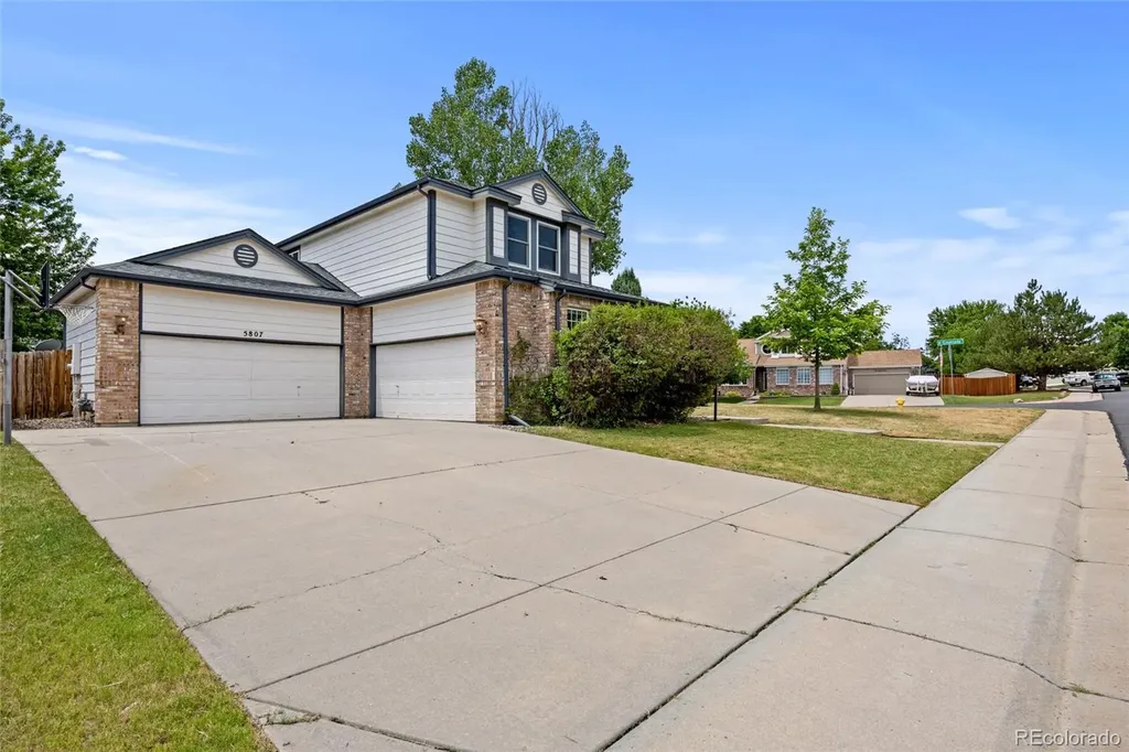 5807 S Espana Street Aurora CO 80015