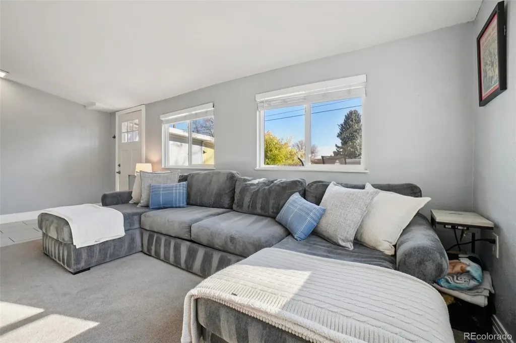 5530 Holland Drive Arvada CO 80002